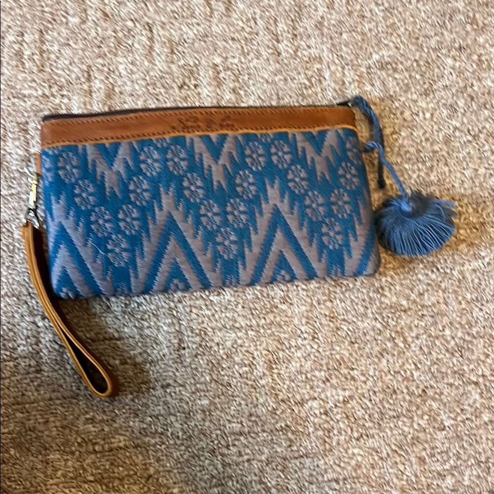 Nena & CO small wristlet